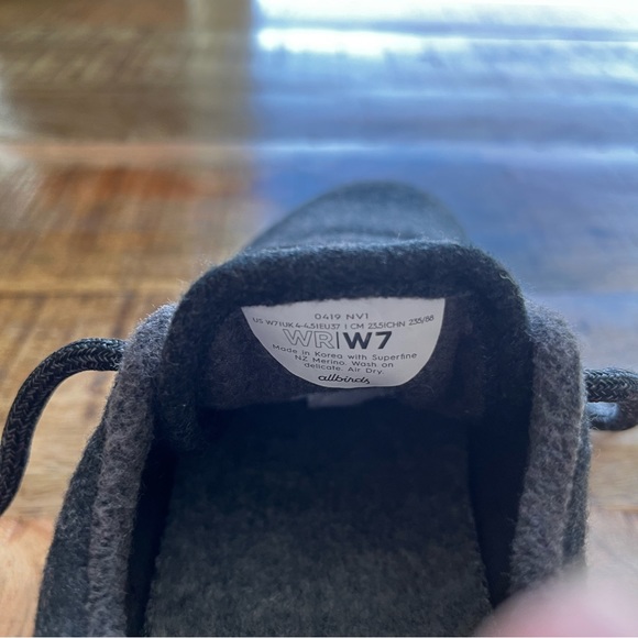 Allbirds Wool Runners Tennis Shoes - Picture 10 of 10
